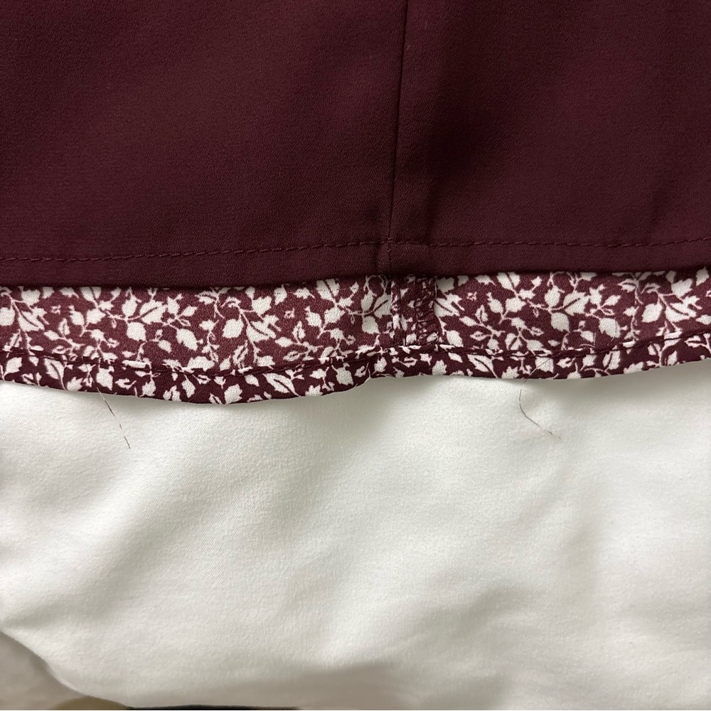 Abercrombie & Fitch Burgundy pattern ditzy floral v-neck short sleeve midi dress - Picture 11 of 11
